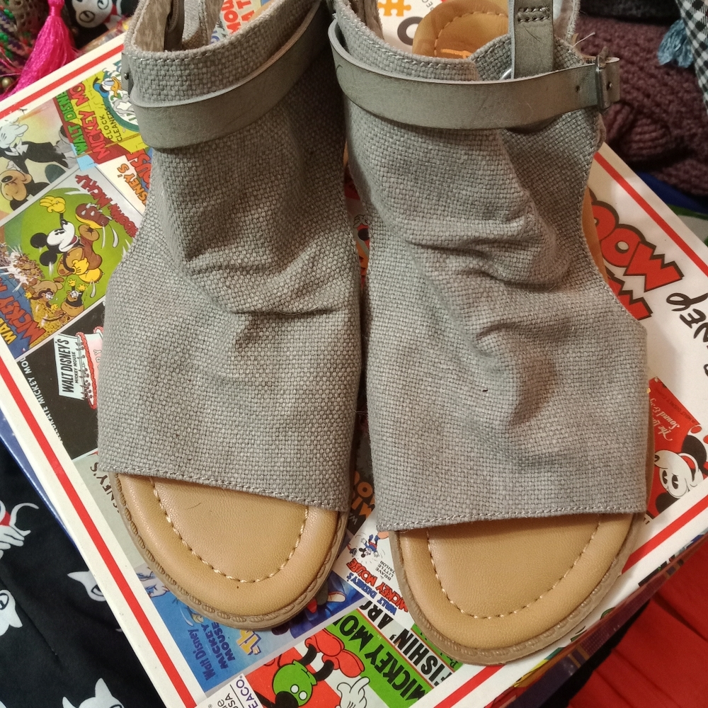 Blowfish sandals size 8 Never Worn